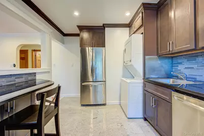 7401 220th Street #132B2, Oakland Gardens, NY 11364 - Photo 4