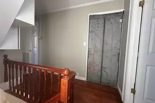 35-20 Utopia Pkwy, Flushing, NY 11358 - Photo 20