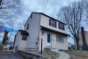 40 Greenvale Cir, White Plains, NY 10607 - Photo 2