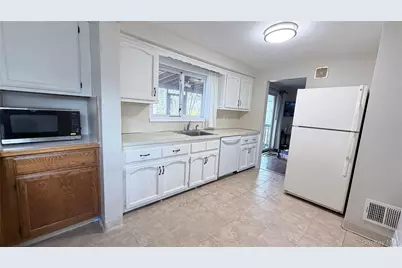 40 Greenvale Circle, White Plains, NY 10607 - Photo 12