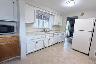 40 Greenvale Cir, White Plains, NY 10607 - Photo 12