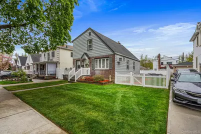 7942 264th Street, Glen Oaks, NY 11004 - Photo 26