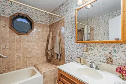 7942 264th Street, Glen Oaks, NY 11004 - Photo 16