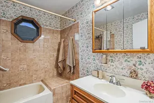 79-42 264th St, Glen Oaks, NY 11004 - Photo 16