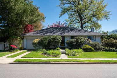 39 Deer Path Lane, Syosset, NY 11791 - Photo 2