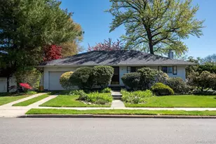 39 Deer Path Ln, Syosset, NY 11791 - Photo 2