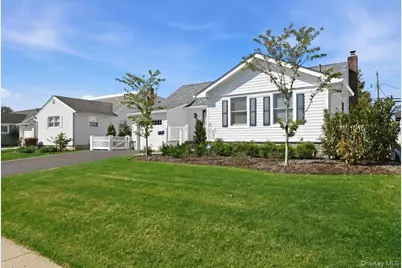 26 Clearland Avenue, Carle Place, NY 11514 - Photo 4