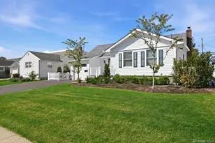26 Clearland Ave, Carle Place, NY 11514 - Photo 4