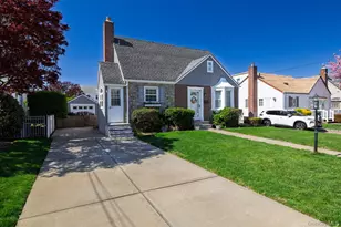 1027 Van Buren Ave, Franklin Square, NY 11010 - Photo 2
