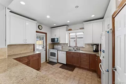 100 Spruce Street, West Hempstead, NY 11552 - Photo 8