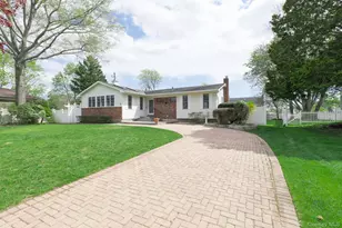 10 Fortune Ct, Commack, NY 11725 - Photo 2