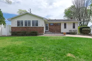 10 Fortune Ct, Commack, NY 11725 - Photo 4
