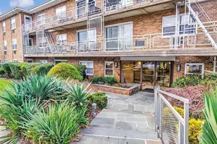 90 Park Ave S, Rockville Centre, NY 11570 - Photo 16