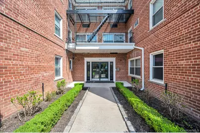 111 S Centre Avenue #2VV, Rockville Centre, NY 11570 - Photo 2