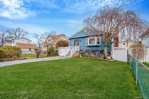 414 Myrtle Ave, West Islip, NY 11795 - Photo 2