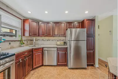 414 Myrtle Avenue, West Islip, NY 11795 - Photo 6