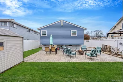 414 Myrtle Avenue, West Islip, NY 11795 - Photo 26