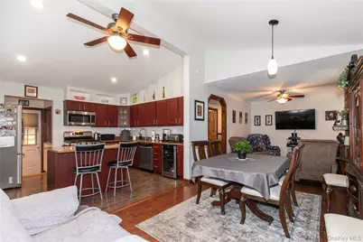 43 Pickwick Drive, Hicksville, NY 11801 - Photo 2