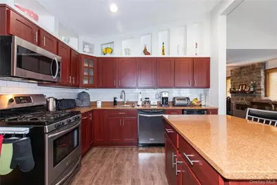 43 Pickwick Drive, Hicksville, NY 11801 - Photo 4