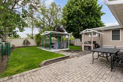 43 Pickwick Drive, Hicksville, NY 11801 - Photo 22