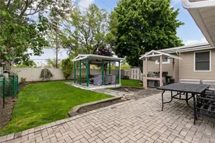 43 Pickwick Dr, Hicksville, NY 11801 - Photo 22