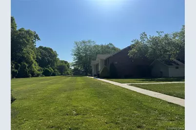 18 Navajo Court #18, Coram, NY 11727 - Photo 2