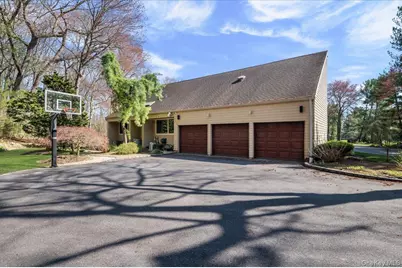 45 Coves Run, Syosset, NY 11791 - Photo 42
