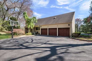 45 Coves Run, Syosset, NY 11791 - Photo 42