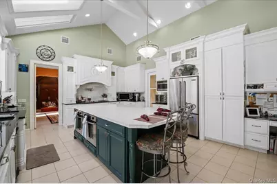 45 Coves Run, Syosset, NY 11791 - Photo 12