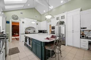45 Coves Run, Syosset, NY 11791 - Photo 12