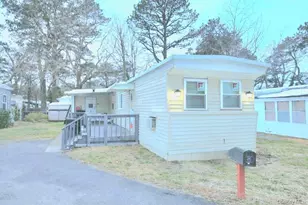 525 Riverleigh Ave, Riverhead, NY 11901 - Photo 12