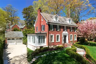 107 Manhasset Woods Rd, Manhasset, NY 11030 - Photo 2