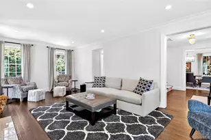 107 Manhasset Woods Rd, Manhasset, NY 11030 - Photo 10