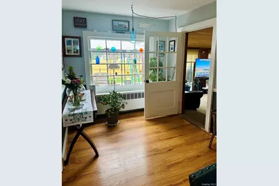 33 Hollins Lane, East Islip, NY 11730 - Photo 8