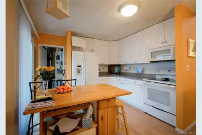 39 Narragansett Avenue, Medford, NY 11763 - Photo 4