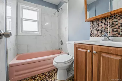 206 Hunnewell Avenue, Elmont, NY 11003 - Photo 16