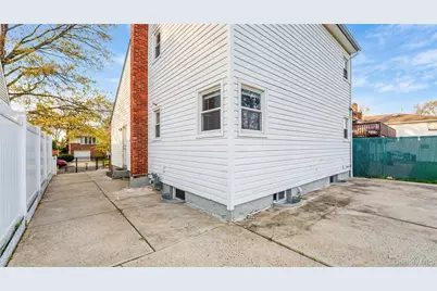 206 Hunnewell Avenue, Elmont, NY 11003 - Photo 22