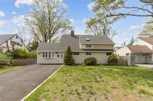 28 Apollo Ln, Hicksville, NY 11801 - Photo 2