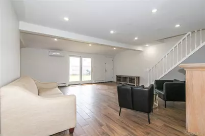 28 Apollo Lane, Hicksville, NY 11801 - Photo 8