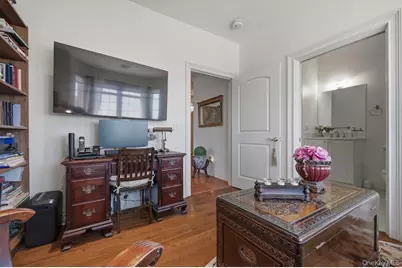 923 Roosevelt Way, Westbury, NY 11590 - Photo 20
