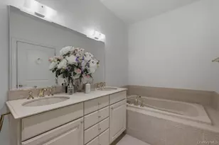 923 Roosevelt Way, Westbury, NY 11590 - Photo 18