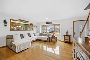 55 Pine St, Holbrook, NY 11741 - Photo 4