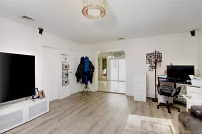8 Croydon Avenue, Ronkonkoma, NY 11779 - Photo 14