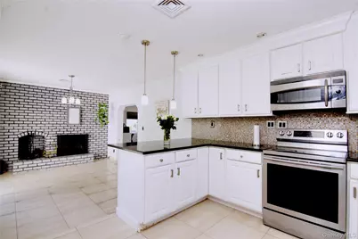 8 Croydon Avenue, Ronkonkoma, NY 11779 - Photo 4