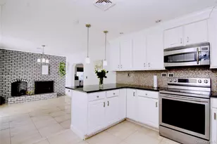 8 Croydon Ave, Ronkonkoma, NY 11779 - Photo 4
