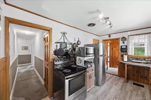 532 Shore Dr, New Windsor, NY 12553 - Photo 10