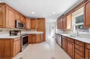 39 Fallen Leaf Rd, Holbrook, NY 11741 - Photo 8