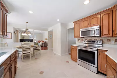 39 Fallen Leaf Road, Holbrook, NY 11741 - Photo 10