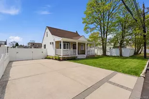 287 43rd St, Lindenhurst, NY 11757 - Photo 2