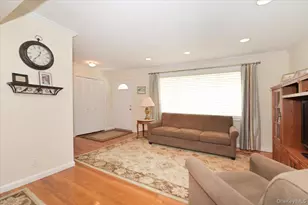 586 Seaford Ave, Massapequa, NY 11758 - Photo 8